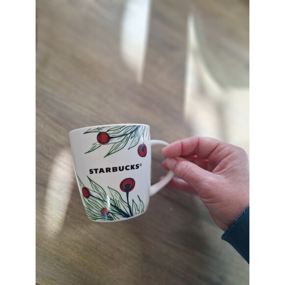 Starbucks 2020 Christmas Holiday Coffee Mug/Cup 12 Oz. White Red Holly Berries - Picture 4 of 5
